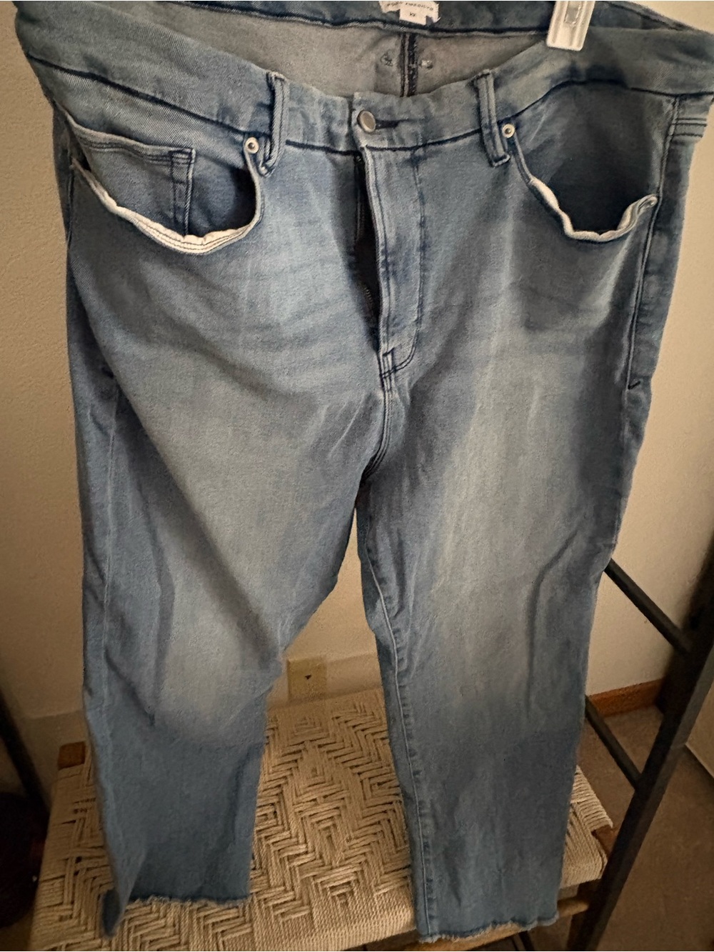 Good American Straight Jeans in Medium Blue Wash